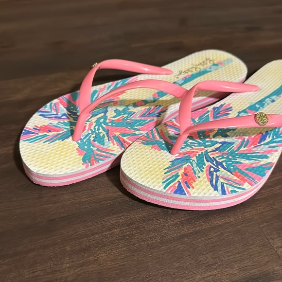 Lilly pulitzer flip flops 7/8 - Picture 2 of 9